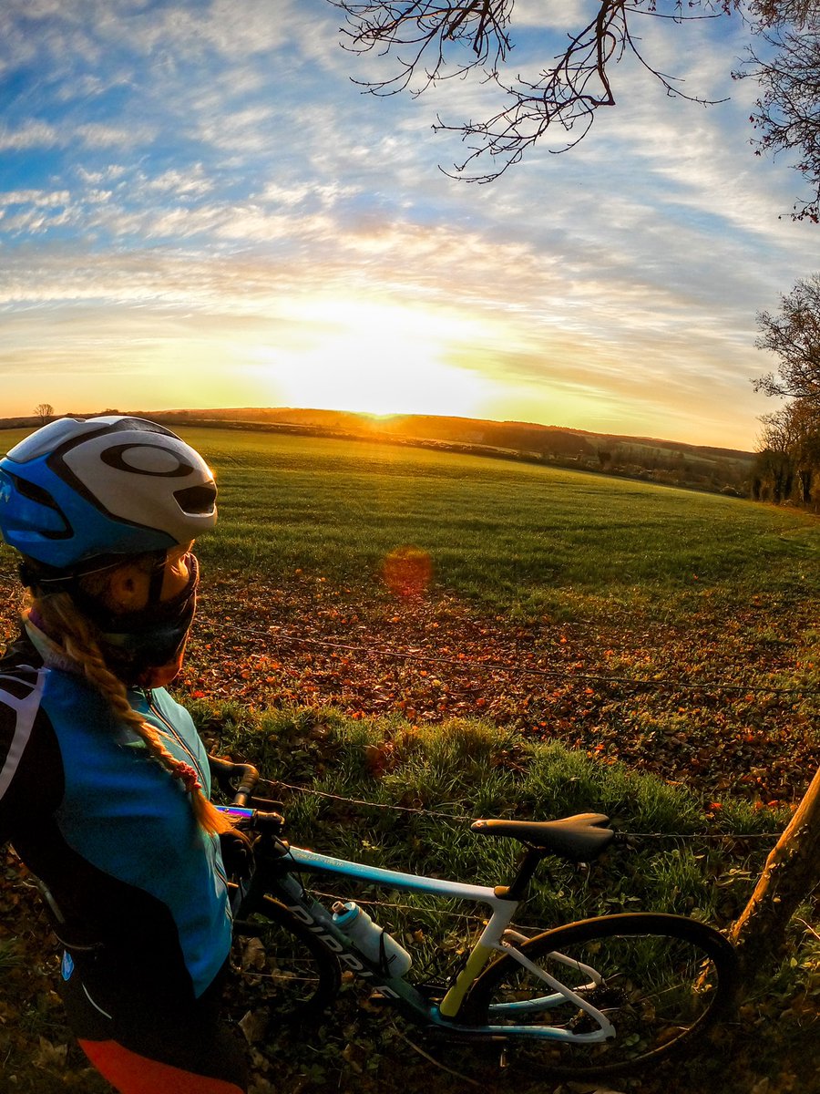 challengesophie's tweet photo. Itโs not easy exercising in the winter. Itโs hard to drag yourself out of a warm, cosy bed and go outside. But sometimes, if we are lucky, we can create something truly magical by making a decision to go outside. Today was one of those days ๐ฒ๐ซ@ribble_cycles #SunriseCycle https://t.co/LgMaqSEqpy
