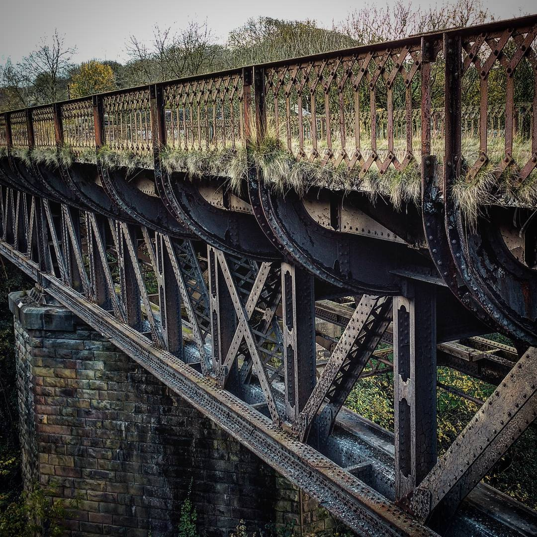 Bridge on the Monsal Trail.

#folkcreative #stayandwander #britain24x7 #photosofengland #peakdistrict #derwentedge #derbyshire #uk #animalsofinstagram #landscapephotography #explore #rural_love #yorarchitects

@we.love.england @visit_uk @visitengland @bestunitedkingdom @folkgood