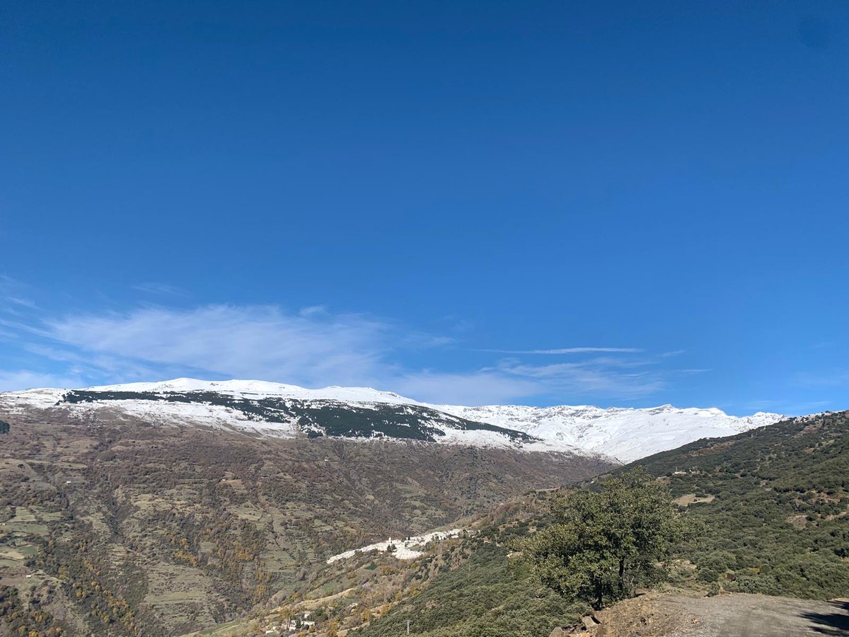 Looking across the #Poqueira valley at Las Alegas 2700m with the #whitevillage of #Capileira in view