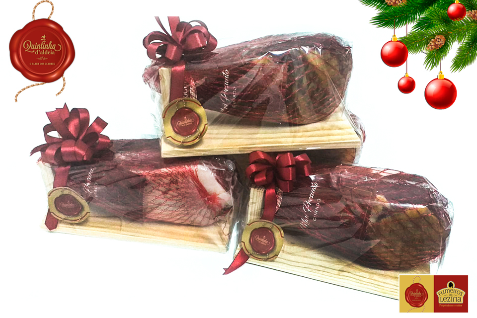 QAldeia's tweet photo. Este 🎄Natal escolha o 💡escolha o Cabaz Ideal para a sua Empresa.
Selecione a embalagem e o seu conteúdo e ofereça um 🎁presente à sua medida. 
Contacte o nosso Departamento Comercial e peça um orçamento Gratuito.
Bom apetite! https://t.co/l7C0ISmmDY