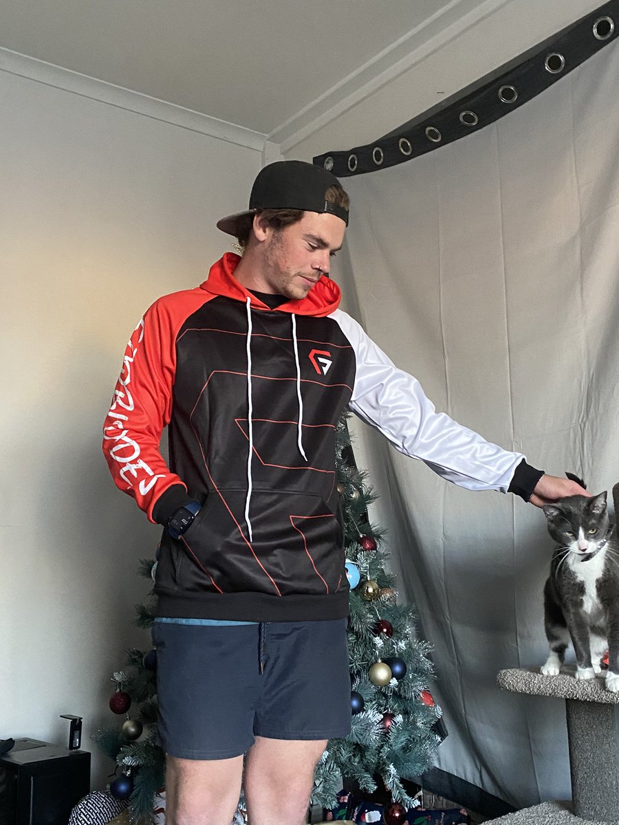HellaFrosty's tweet photo. Team hoodie looking fresh 🔥🔥 can’t wait to get a new graphics card so I can stream again!! @ForbiddenGGs https://t.co/t0aRX3Mjcp