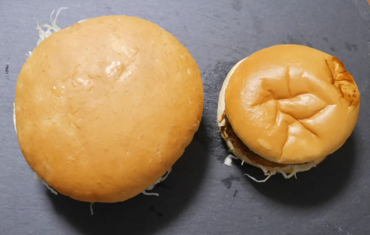 予想通りのデカさ！コメダの「グラクロ」をマックの「グラコロ」と比較してみた！