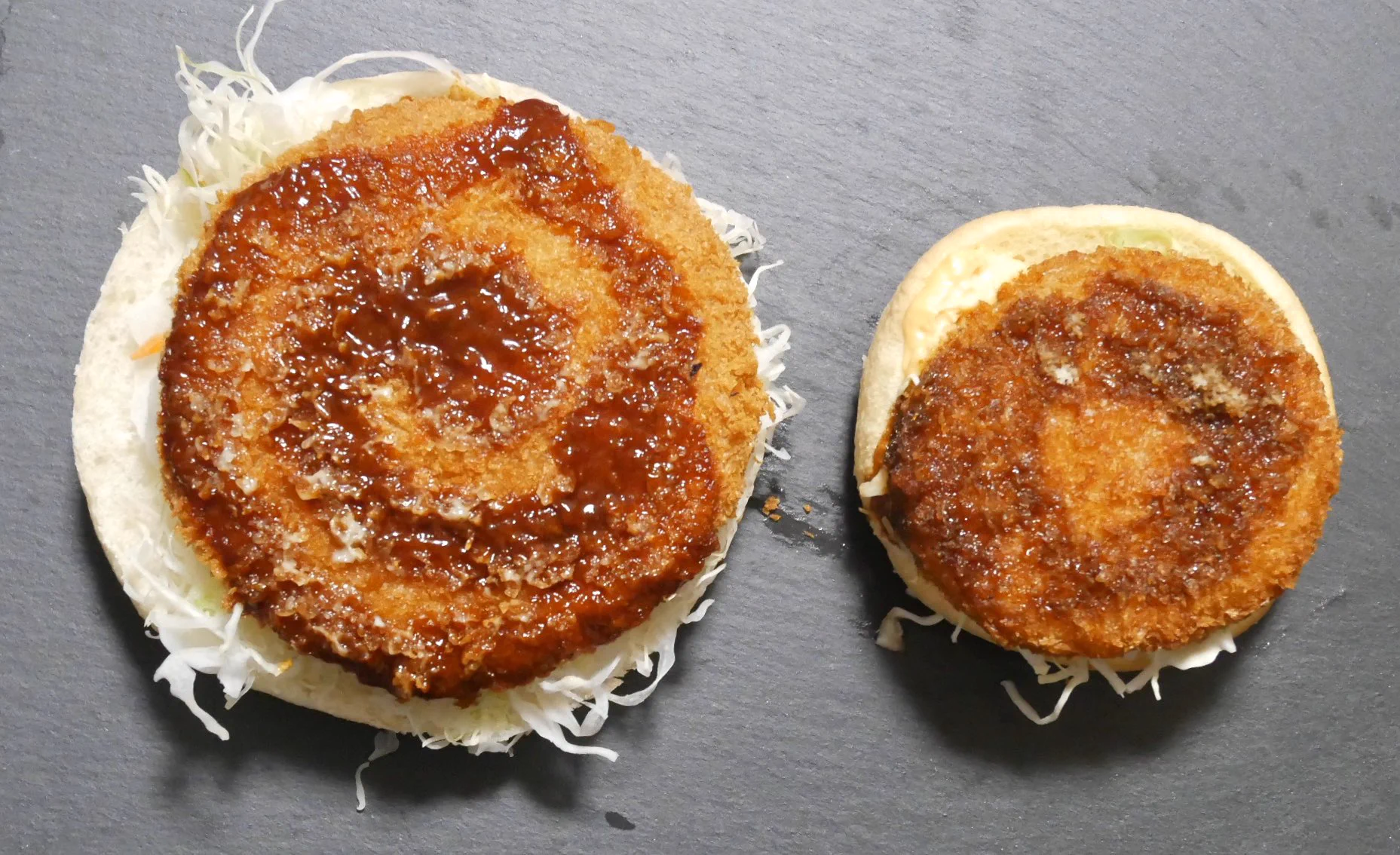 予想通りのデカさ！コメダの「グラクロ」をマックの「グラコロ」と比較してみた！