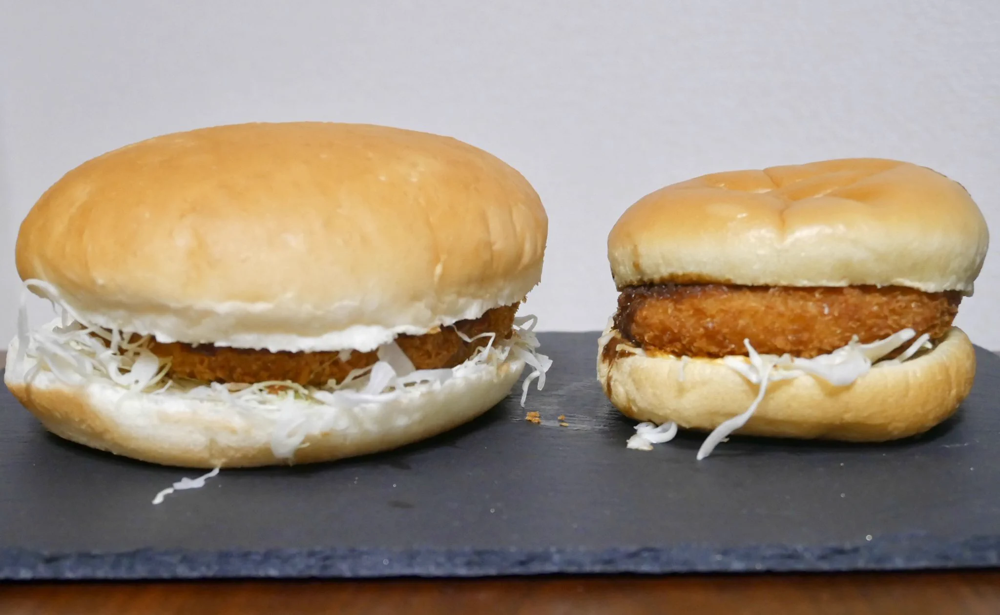 予想通りのデカさ！コメダの「グラクロ」をマックの「グラコロ」と比較してみた！