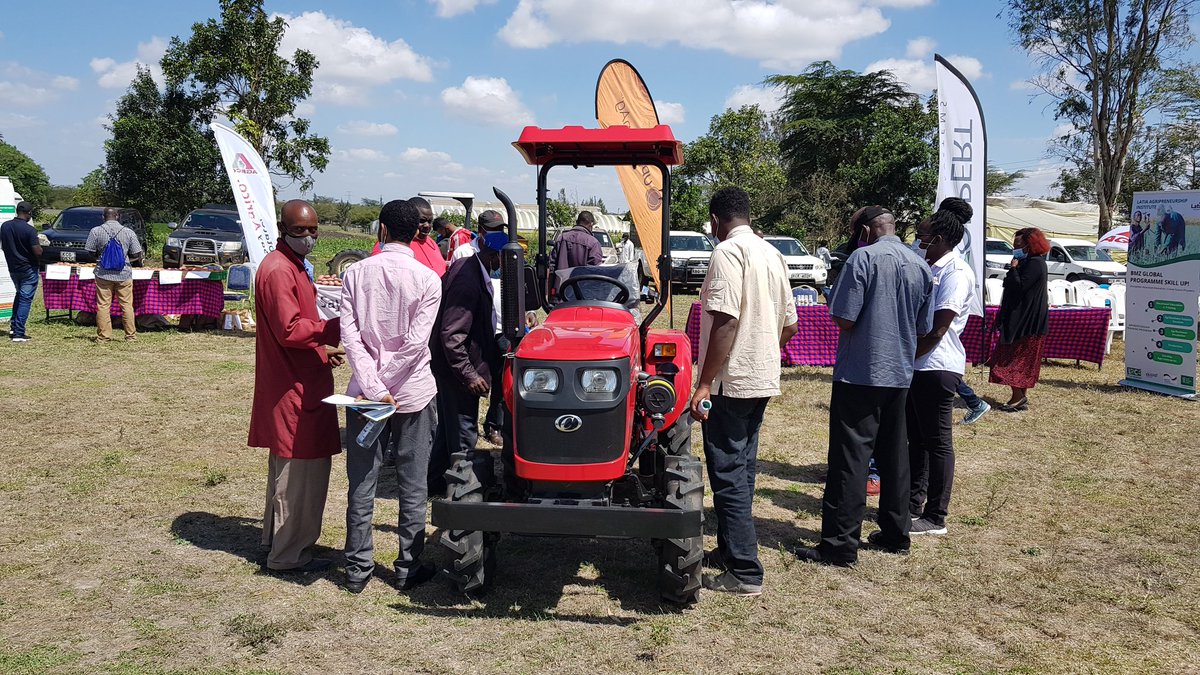 Happening now! Potato field day at Latia Training Centre <a href="/AgribusinessSol/">LatiaAgribusinessSol</a> demonstrating that potatoes can grow well in warm areas such as Isinya in Kajiado county.