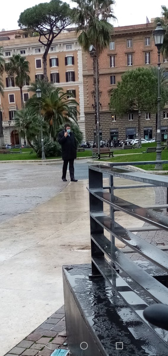 mic_fusco's tweet photo. Grandi incontri ai giardini di piazza Cavour, sotto un cielo bigio. Le 9.30. Esagerato, Gianfry Fini incontra ben due amici. Gli risponde il grande prof. Coppi, che l'amorevole assistente accompagna al Palazzaccio. Chiude, è proprio il caso di dirlo, il Benotti noto alle cronache https://t.co/gspT7V23Ts