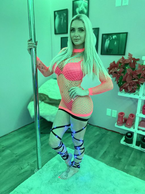 Live on mfc. Cum watch https://t.co/cSHhx61ejS https://t.co/DiILKUFM9C<a href="/tag/retweet"class="tags"><span>#retweet</span></a>