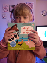 ysgolmaesycoed's tweet photo. @ysgolmaesycoed Jade would like to say Thank you to Books Trust Wales for sending us some more story books to share with our families. #BooksTrust #SaveTheChildren https://t.co/sW1SYmMuHc