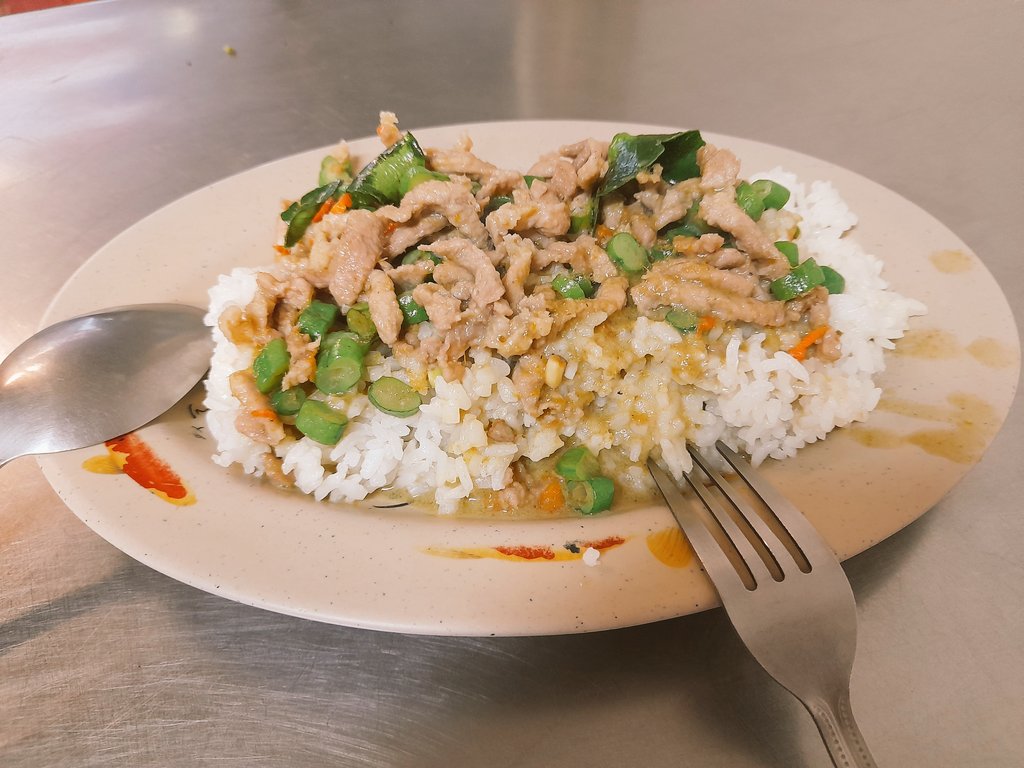 天啊……這好懷念，泰國的味道

好道地的綠咖哩，果然還是道地泰國華僑的味道厲害 😊😊

#Thaifood
#localdishes 
#Greencurry
