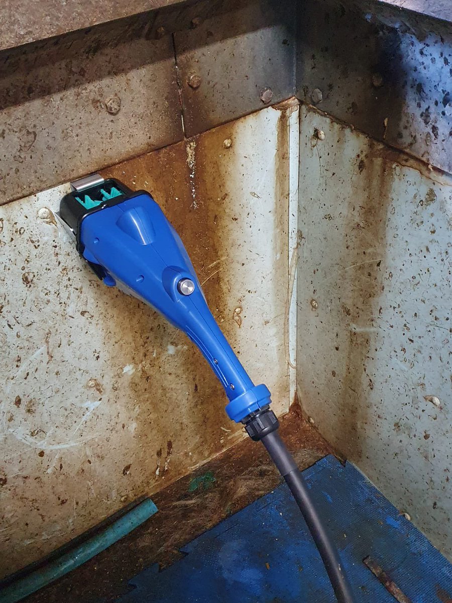 🚨 System Install 🚨

Air Sanicleanse TeatScrubber 

Country- UK
Parlour - Swingover 20
Herd size - 275
Milkings per day - x 2

Reduce labour 💪🏼
Reduce time ⏰ 
Reduce costs 💰 
Improve teat and udder health 💉

Happy Cows 🐮 = Happy Farmers 👩‍🌾