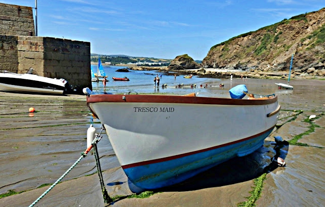 67notout's tweet photo. A bright day at Polkerris, Cornwall.

Photo from today's blog post: https://t.co/KvhODubvdE

#Cornwall https://t.co/7YpWRihboo