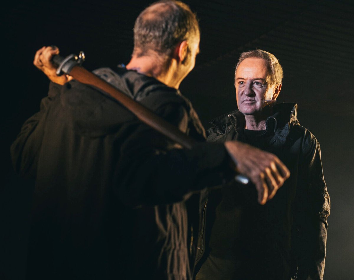 Esto es sobre MACBETH en mi blog de <a href="/teatrontweets/">TEATRON</a>. La adaptación es de José Luis Collado y la función la dirigen Gerardo Vera (D.E.P.) y Alfredo Sanzol. <a href="/centrodramatico/">CDN</a> <a href="/jorgekent_actor/">Jorge Kent</a> está pa llevárselo a casa. 
 
tea-tron.com/miguelvalentin/
