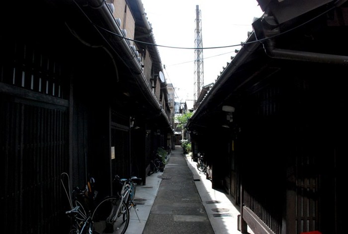 ati00000's tweet photo. あじき路地に来て、もうすぐ３年になるのかぁ。

#あじき路地
#京都長屋 https://t.co/zzIFKt6anv