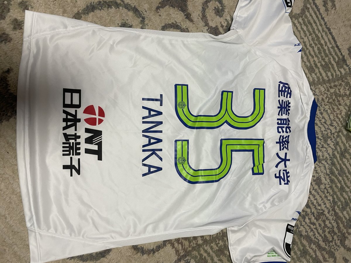 きんちゃん ベルマーレからなんか来た その2 クラウドファンディングのリターン 追加リターンで設定された 選手支給ウェア福袋と 希望選手直筆サイン色紙そしてタオマフ ウェアは19シーズンの35番 昨年も2種登録されていた田中聡くんの2ndユニで きんちゃん ベルマーレからなんか来た その2 クラウドファンディングのリターン 追加リターンで設定された 選手支給ウェア福袋と 希望選手直筆サイン色紙そしてタオマフ ウェアは19シーズンの35番 昨年も2種登録されていた田中聡くんの2ndユニで