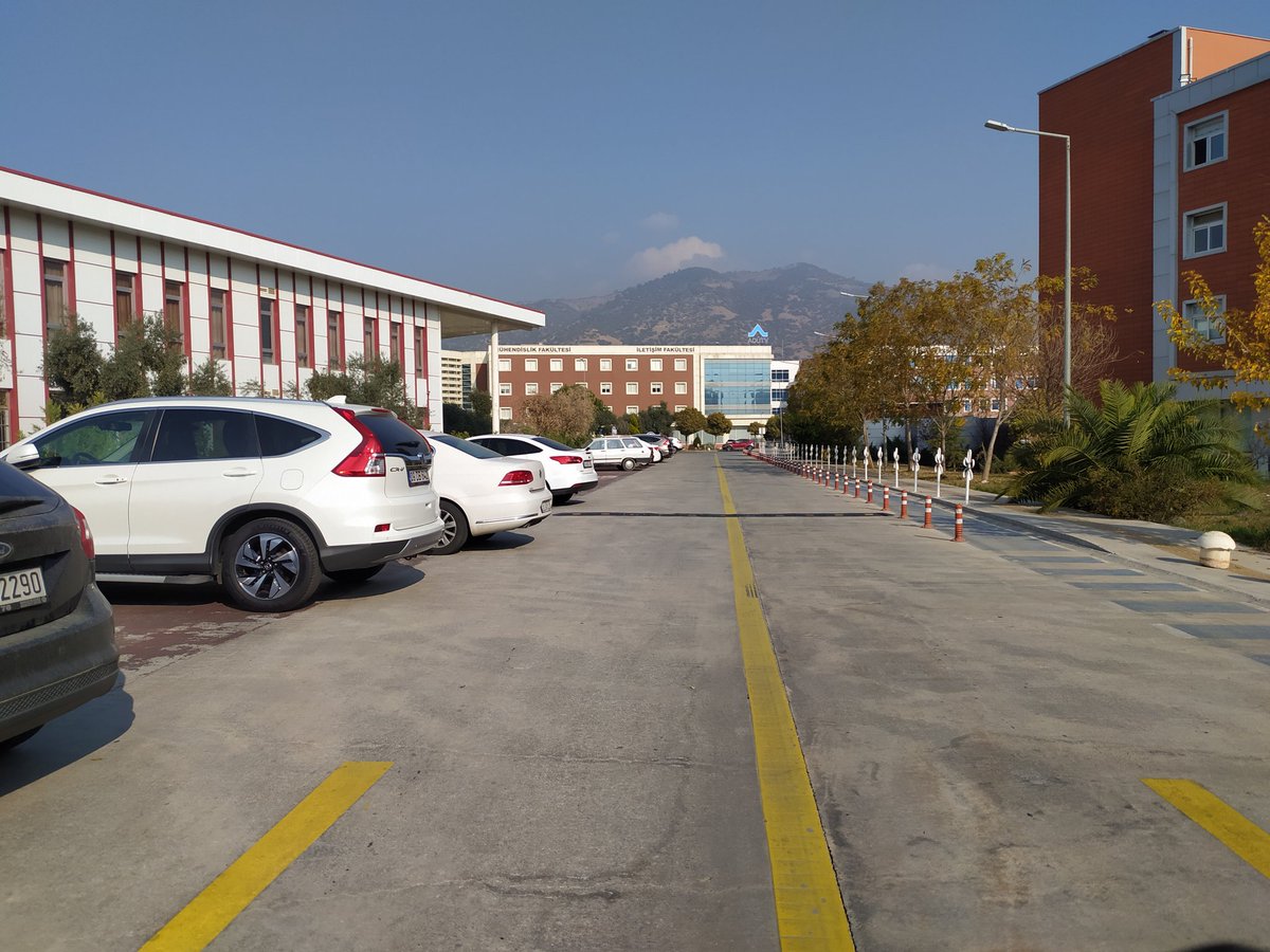 AnBeldek's tweet photo. Corona yüzünden okuduğum okula öğrenci olarak gelemiyordum ben de kurye olarak gelmeye başladım @Adululer_ https://t.co/D3vqsJoVmh