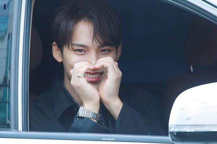  a thread of mingyu opening his car window for carats  