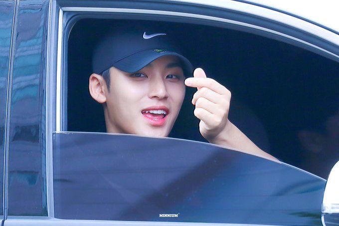  a thread of mingyu opening his car window for carats  