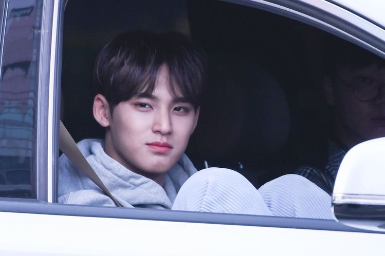  a thread of mingyu opening his car window for carats  