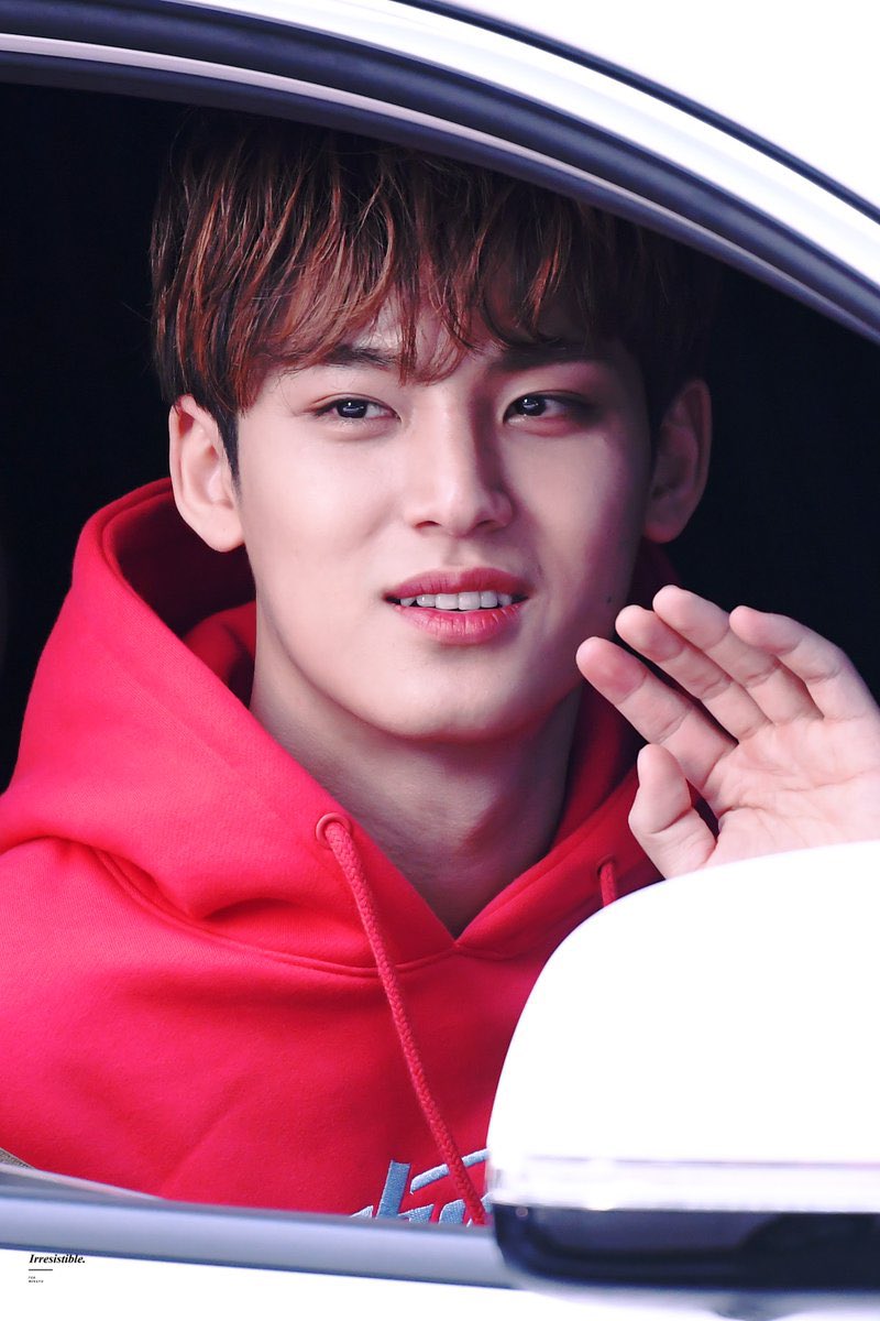  a thread of mingyu opening his car window for carats  