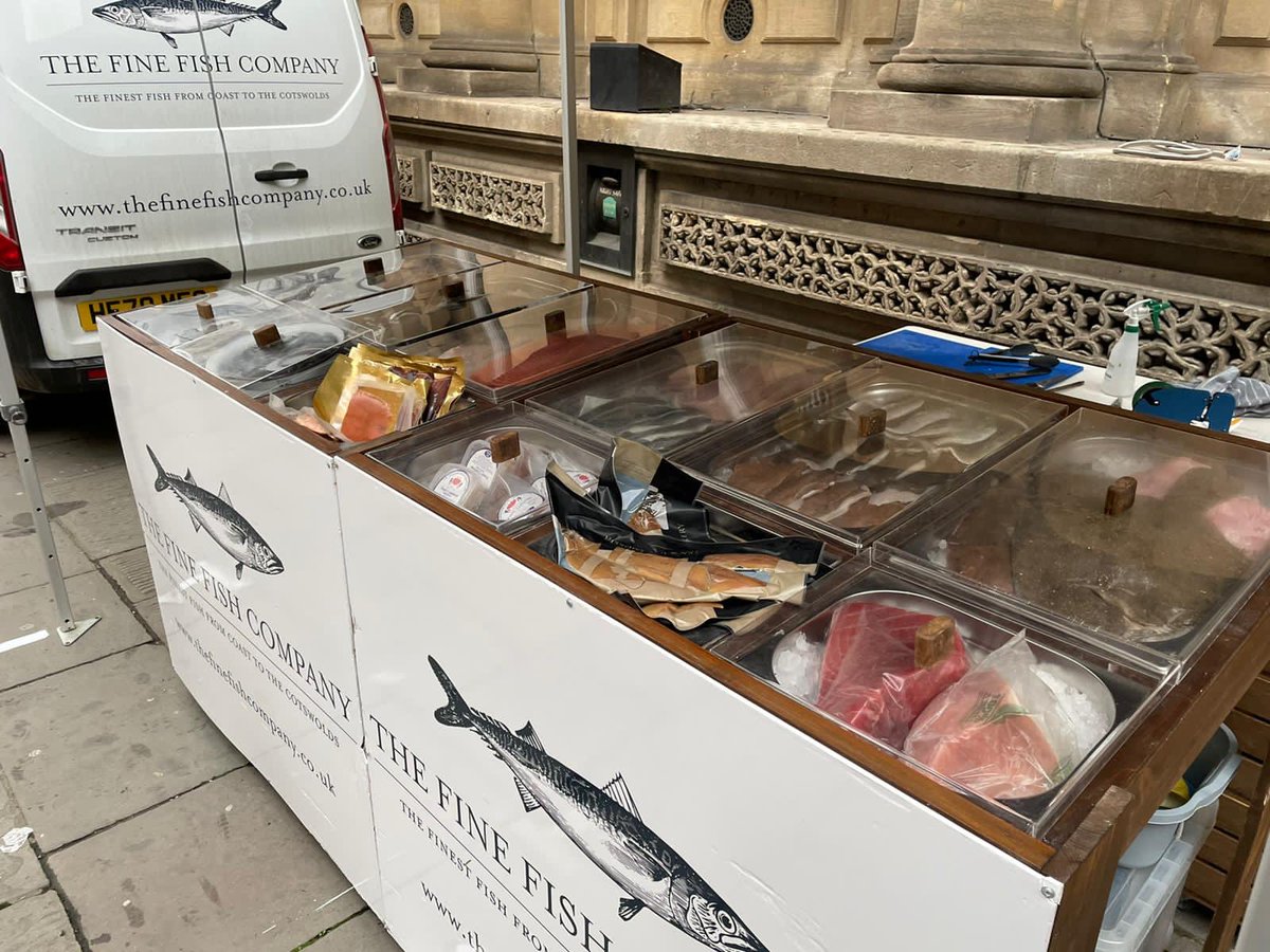 My brother is set up at <a href="/StNicksTraders/">St Nicholas Market</a> today, go get your fish on! (<a href="/willytrollz91/">Will Trollope</a> they have sashimi tuna)