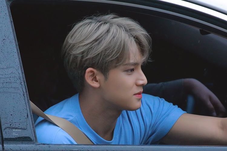  a thread of mingyu opening his car window for carats  