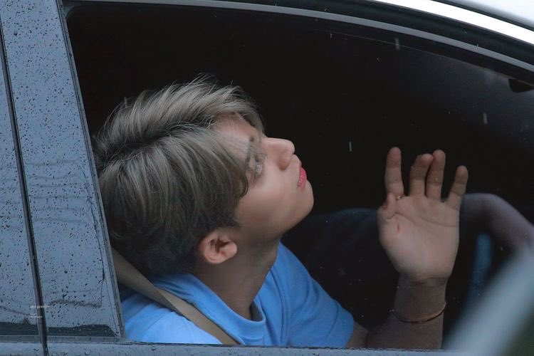  a thread of mingyu opening his car window for carats  