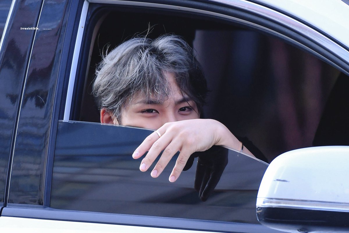  a thread of mingyu opening his car window for carats  