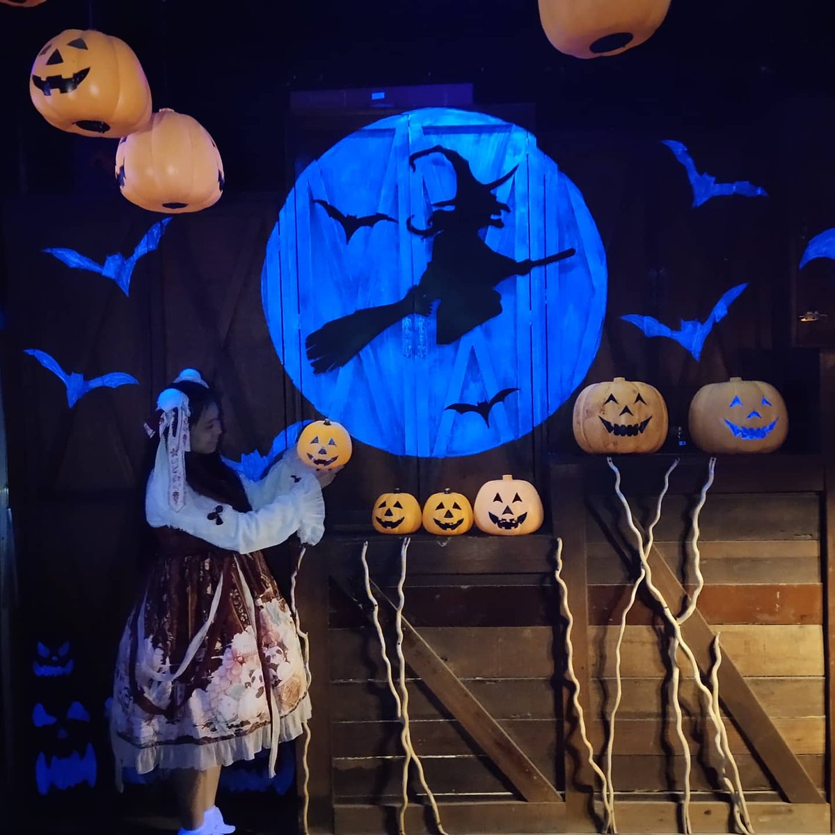 昨晚網絡太差一直上傳失敗...
萬聖節快樂!🎃🎃🎃
Happy Halloween!🎃🎃🎃
還是一樣節日當天要工作...😭
希望疫情趕快結束...然後健健康康和朋友們一起去玩...
丟回以前的照片...
#Halloween
#Halloween2020 https://t.co/COBANM6FMH