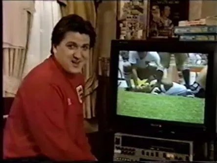 QuicklyKevin's tweet photo. 📻 NEW EPISODE KLAXON 🚨
A TV icon from the glory years of 90s football, our guest this week is a hardcore Leyton Orient fan (by way of Chester). Discussing it all, from the flats at Brisbane Road to his love for Barry Hearn, it’s @bobmillstt!
🎉 OUT NOW: https://t.co/S3wrc5AeHL https://t.co/JS5a5hDFCI