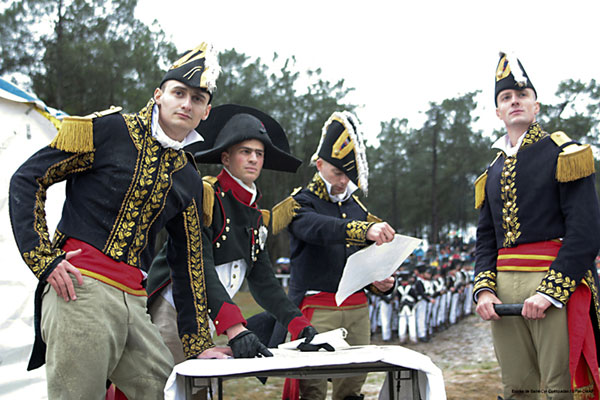 Aujourd'hui, 2 décembre, les officiers passés par  @SaintCyrCoet célèbrent le "2S"  Mais c'est quoi le "2S"   #histoire  #traditions   #thread