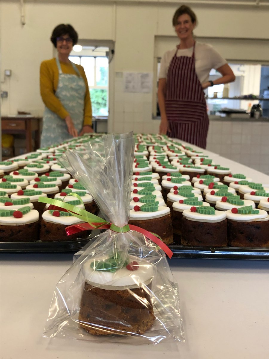 All done! 300 mini Christmas cakes ready to go! 🎄
#fishneighbourhoodcare #neighbourhoodcarematters #barnes #mortlake #eastsheen #christmas #christmascakes #baking #volunteers