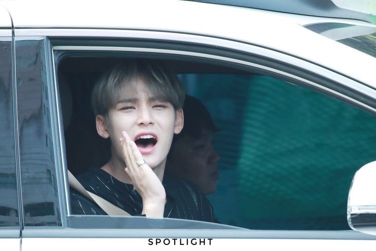  a thread of mingyu opening his car window for carats  