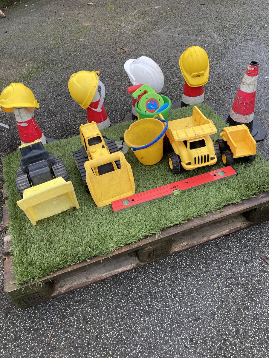 DonePre's tweet photo. So many invitations to play! 😀
Children and staff are having a fantastic day in pre-school this morning... and we have a surprise later 😀⁦@TarporleyCE⁩ ⁦@UtkintonPrimary⁩ https://t.co/GLoG6d6lXx