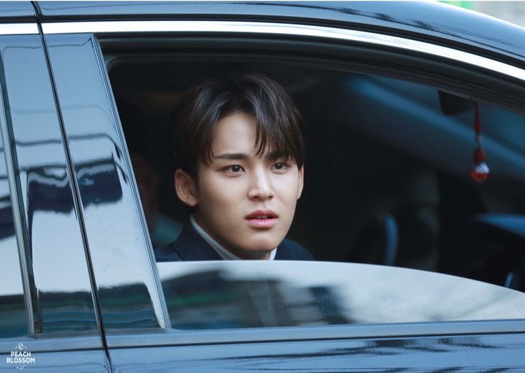 a thread of mingyu opening his car window for carats  