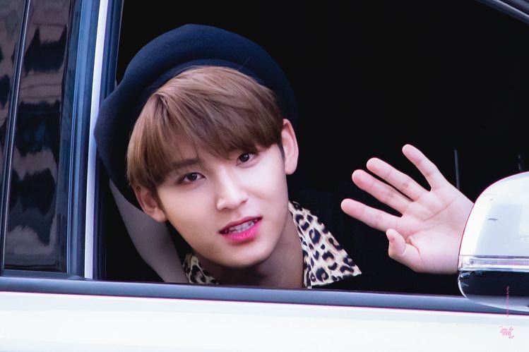  a thread of mingyu opening his car window for carats  