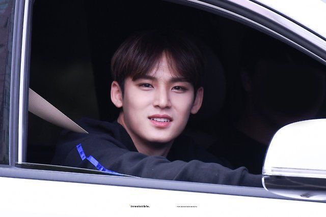  a thread of mingyu opening his car window for carats  