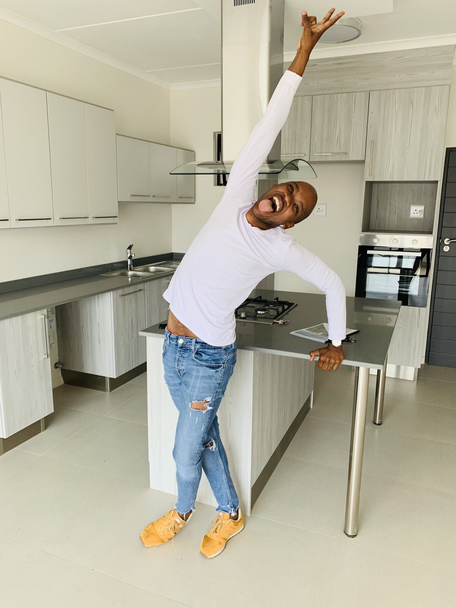 NhlanhlaMchunu0's tweet photo. I used to pray for days like these. 😭🥺🥺🙏🏿

Hello new home ... 🏡🥂❤️ https://t.co/mmmBzB3zu1