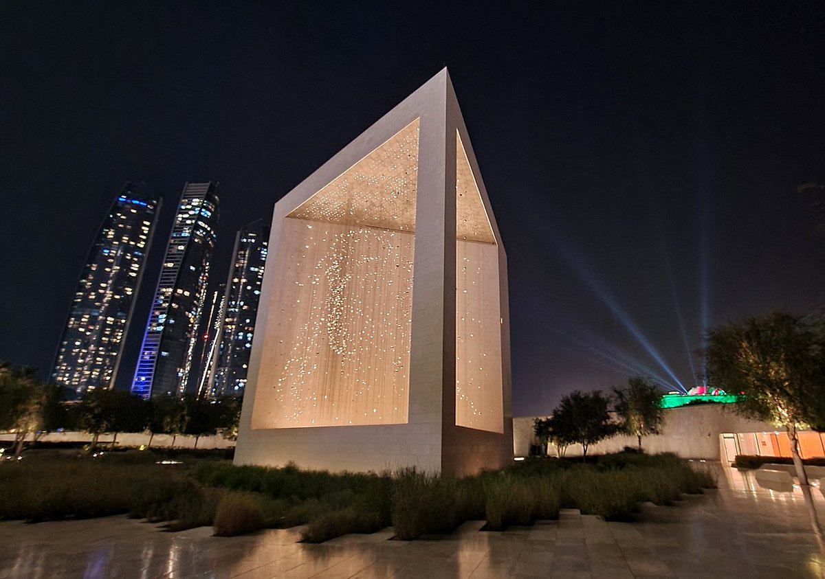 DumithVlogs's tweet photo. #AbuDhabi #UAENationalDay49 #UAENationalDay https://t.co/CfHVBmhlj3