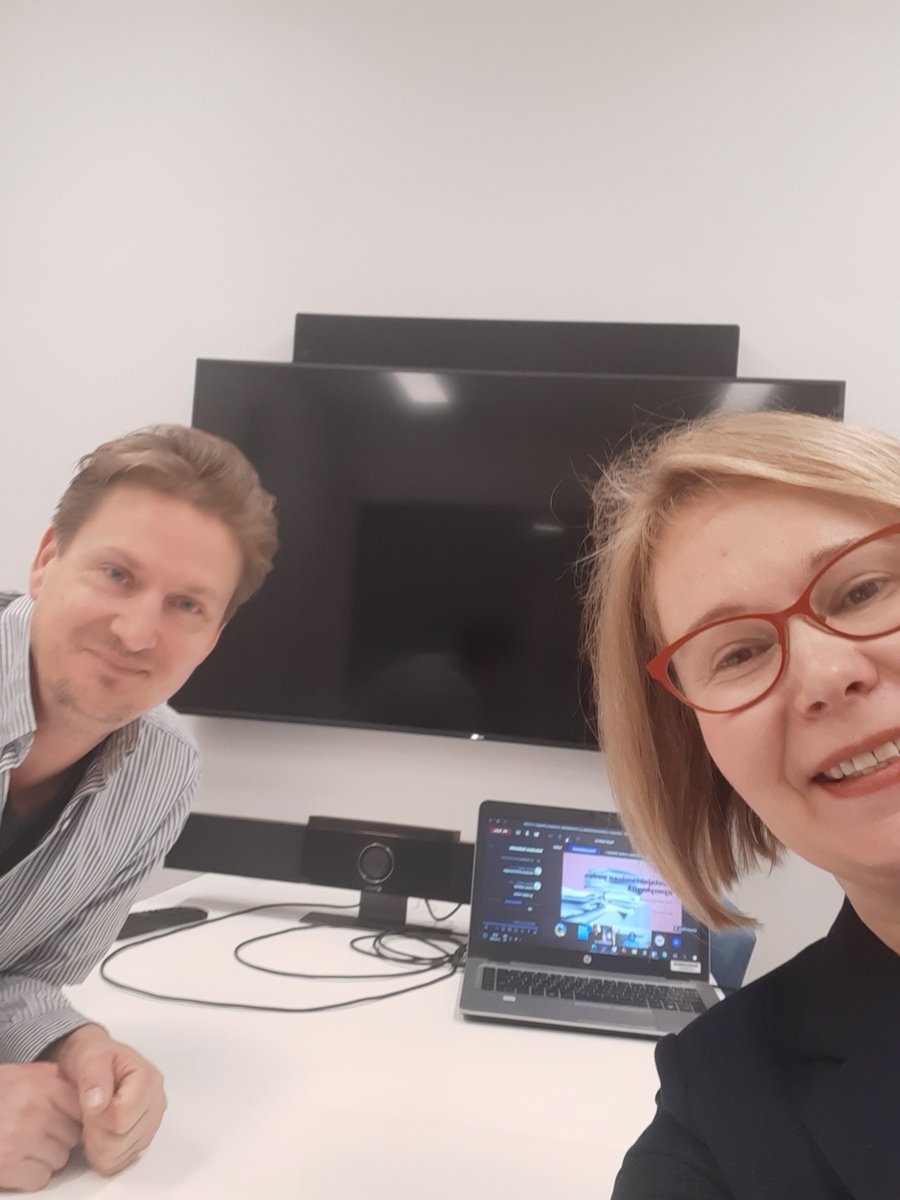 Ensimäinen yhteinen työpäivä #Lempäälä -talossa. Nyt alkoi webinaari Kuntajohtamisesta #usoprojekti , mukana kanssani <a href="/HeikkiHakala3/">Heikki Hakala</a> puhumassa luottamushenkilöiden ja viranhaltijoiden yhteistyöstä @lempaalankunta