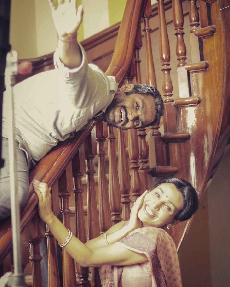 Flora_Saini's tweet image. 2 daysss to go for #Darbaan wali khushi
@sharibhashmi 🥳🥳🤣😂

Directed by @NadkarniBipin sir 😀
@DarbaanTheFilm releasing 4th December on @ZEE5India @ZEE5Premium 😀