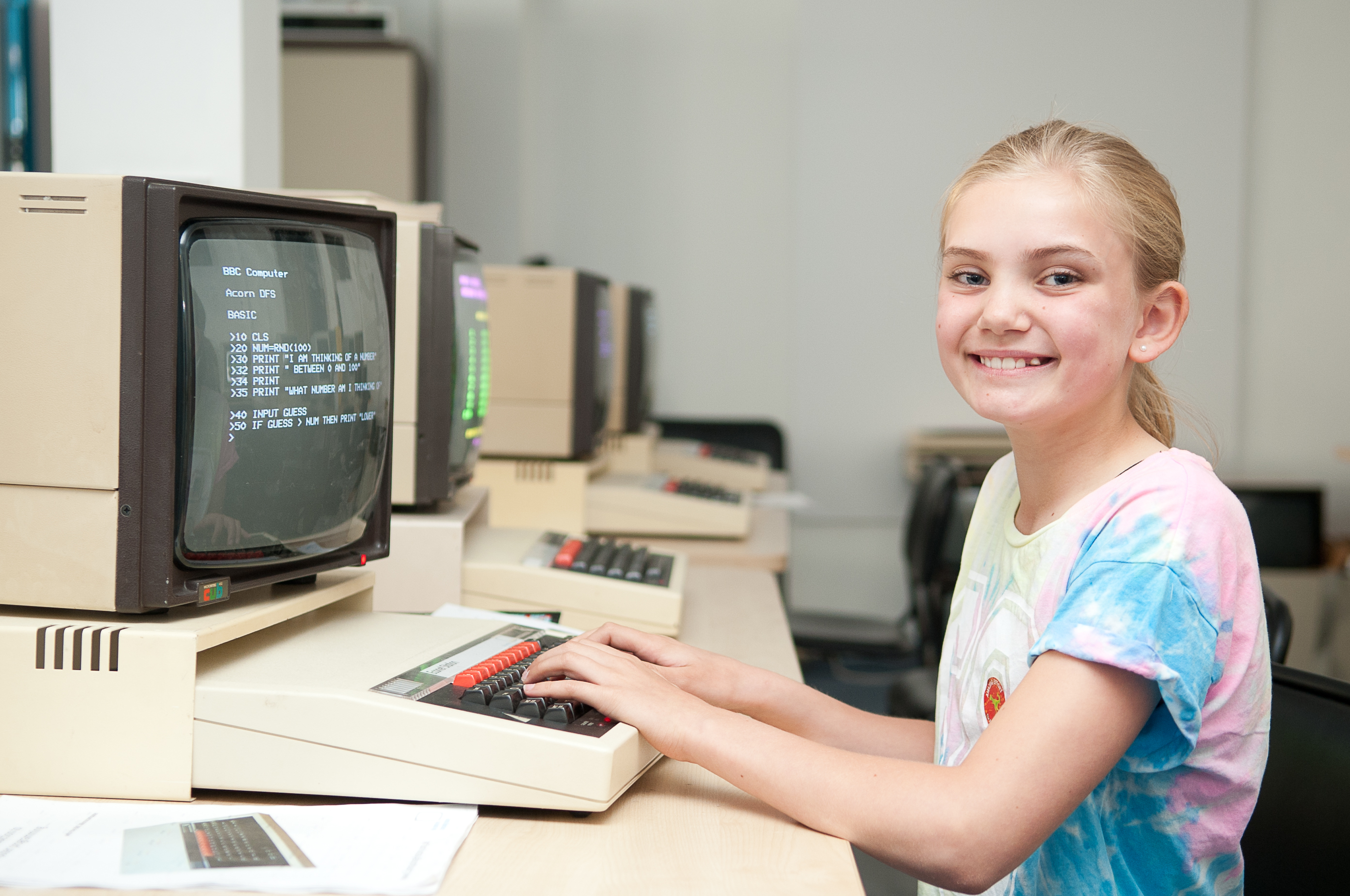 Computer day. Старые it технологии. Новости компьютерного мира. Новости компьютерного мира презентация. World Computer Literacy Day.