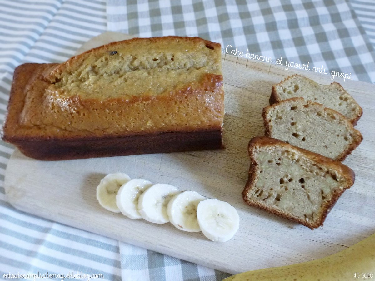 SimpliciteMAG's tweet image. 🍌2 bananes trop mûres,1 yaourt en fin de vie et vous voilà prêts pour pâtisser 1 bon gâteau🧁
Le cake à la banane ou Banana Bread,c&apos;est le gâteau anti-gaspi par excellence🍌
La recette c&apos;est sur le blog👉 urlpetite.fr/jca
#antigaspi #bananabread #banane #bananes #cake #zd