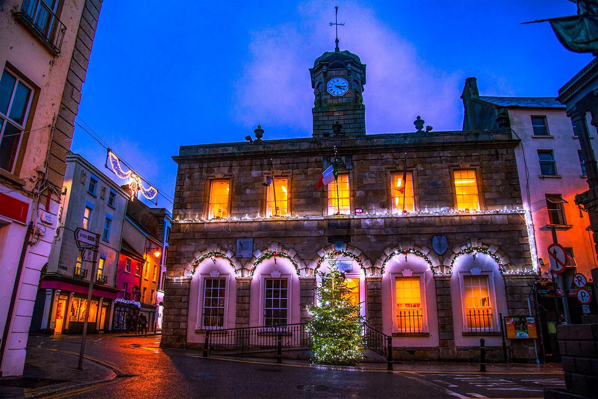 How festive does #NewRoss look? ๐
๐#ItsBeginningToLookALotLikeChristmas
๐ New Ross
๐ธ @VisitNewRoss
https://t.co/caxUJVo0Pk ๐๐ #ExploreWexford #AdventureWexford #StaySafe #FeelSafe #WexfordTogether #IrelandsAncientEast #ChristmasInIreland https://t.co/v6xZqqr2A6