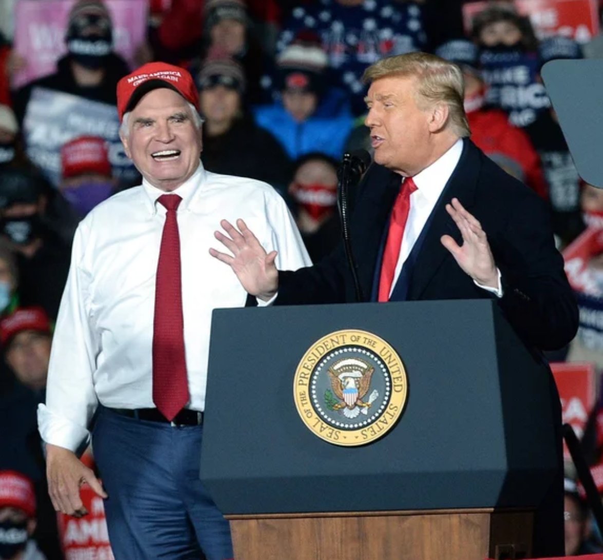 SpheroidalGrap1's tweet photo. @marceelias @MikeKellyPA It's truly embarrassing to see him suck up at @realDonaldTrump's rallies.  The #GOPCorruptionOverCountry will do anything to get hold of and retain power. https://t.co/XmTkO0LMlD