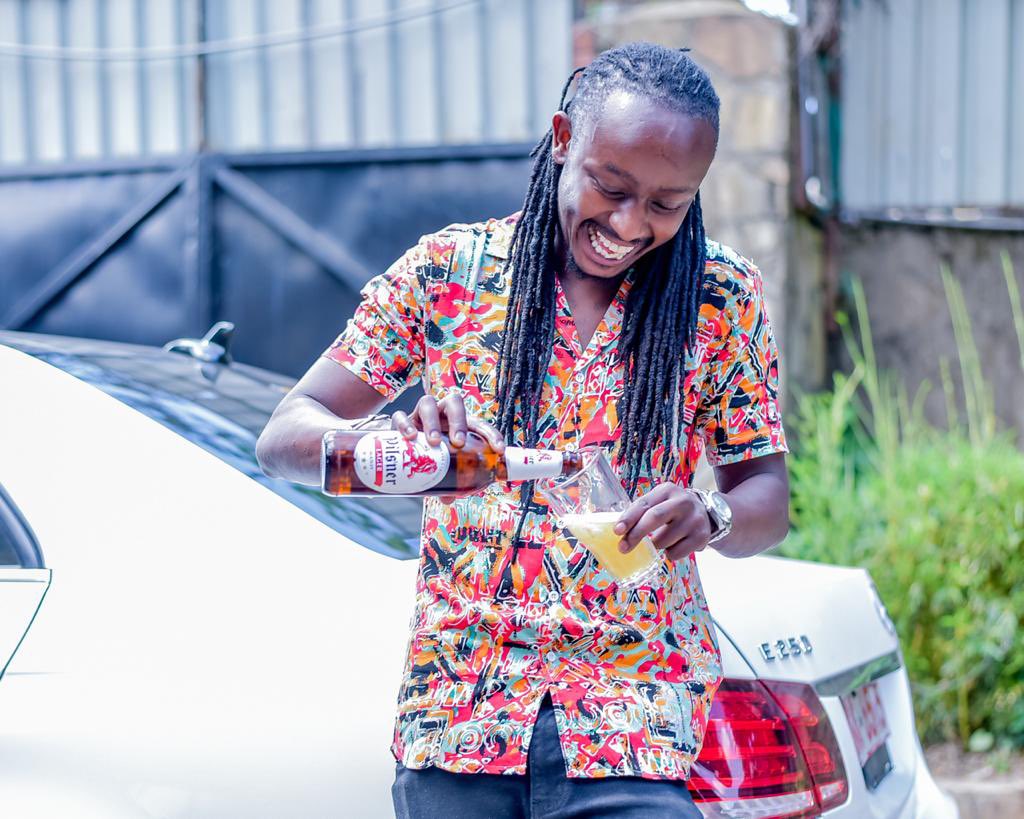 Having the midweek blues? A cold @PilsnerKe might just cheer you up! 🍺 😎 

#pilsner 
#paidpartnershipwithdiageo 
#standtallstrideon