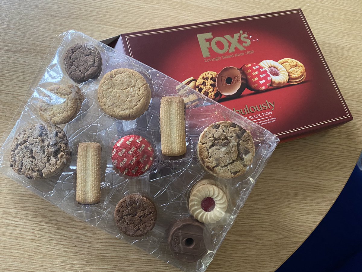 strobe510's tweet image. They looked lovely until I realised how empty the box is 😳
#teambiscuits
@FoxsBiscuits_ 
#letdown
#Humbug