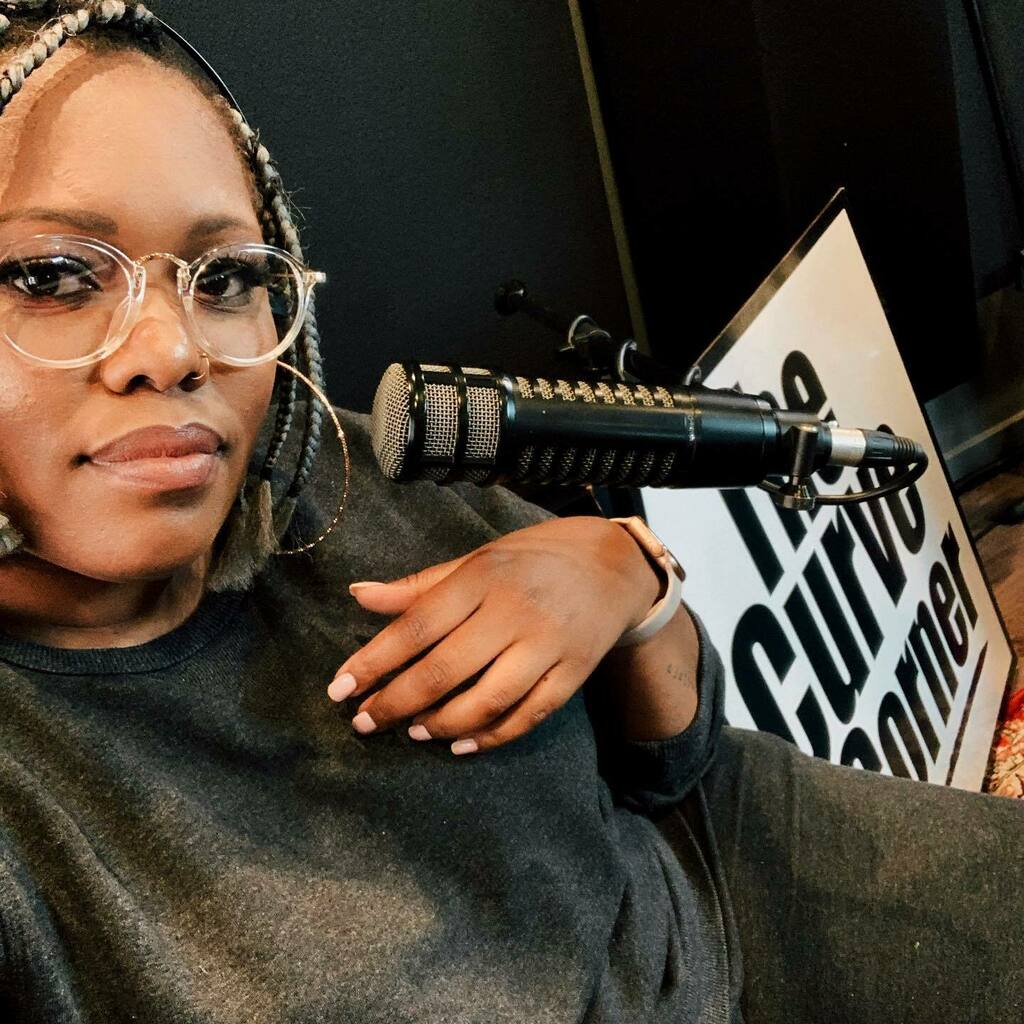 allthingsthando's tweet photo. @curvecorner set one of my favorite places.
December is still go time.
The hustle is definitely sold separately.
#Live #Laugh #Love #Play #BeAllThingsYou #lovewhatyoudo #TheCurveCorner #podcast #podcastersofinstagram #AllThingsThando https://t.co/8zFILBuwFL https://t.co/uW1wl1GVI7