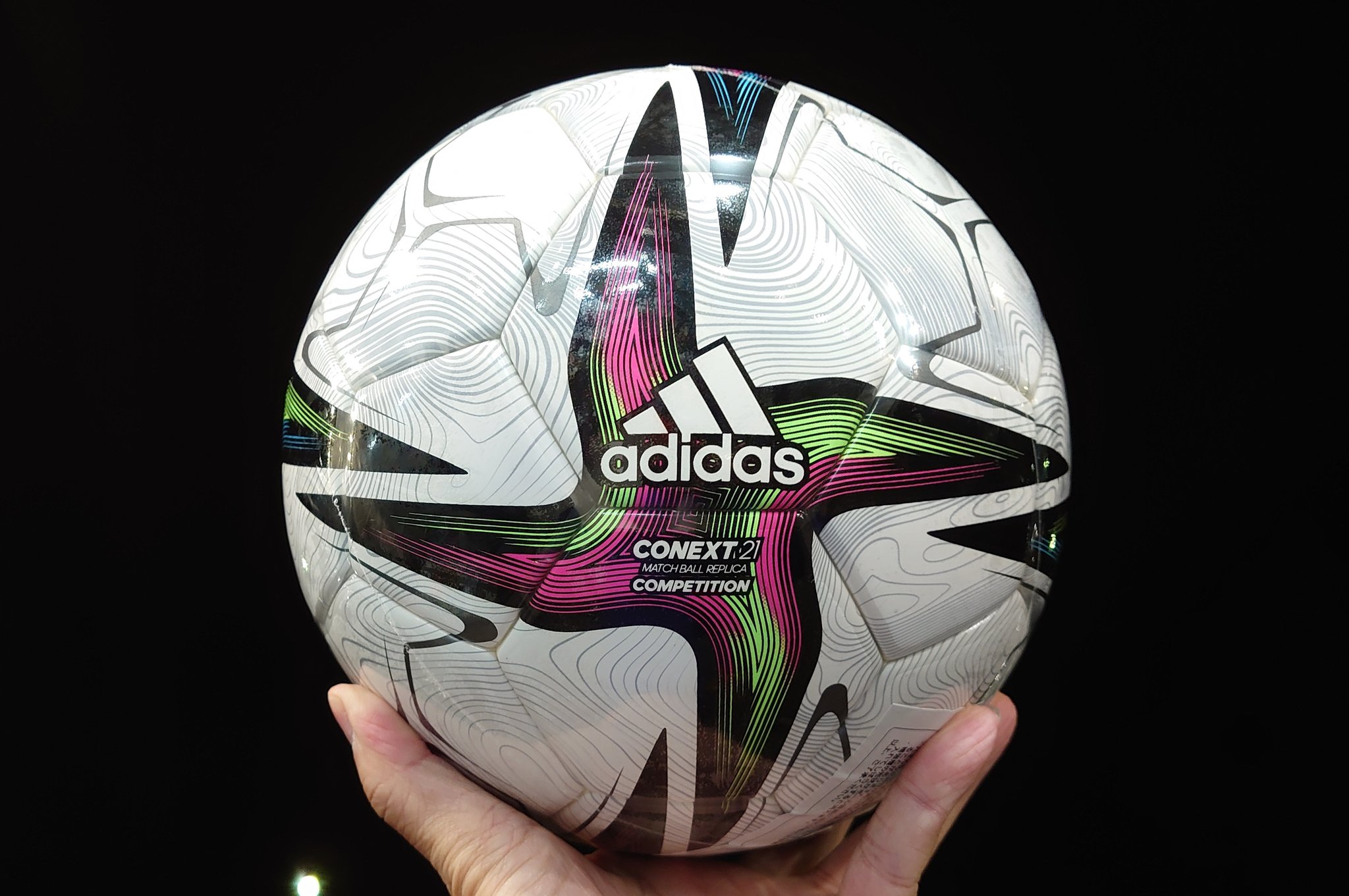 ときわスポーツ 八王子アスリート館 アディダス のnewサッカーボールが届きました コネクト21 21年fifa主要大会デザインです ５号 ４号 フットサルボール ミニボールあります Adidas サッカー サッカーボール 八王子 ときわスポーツ