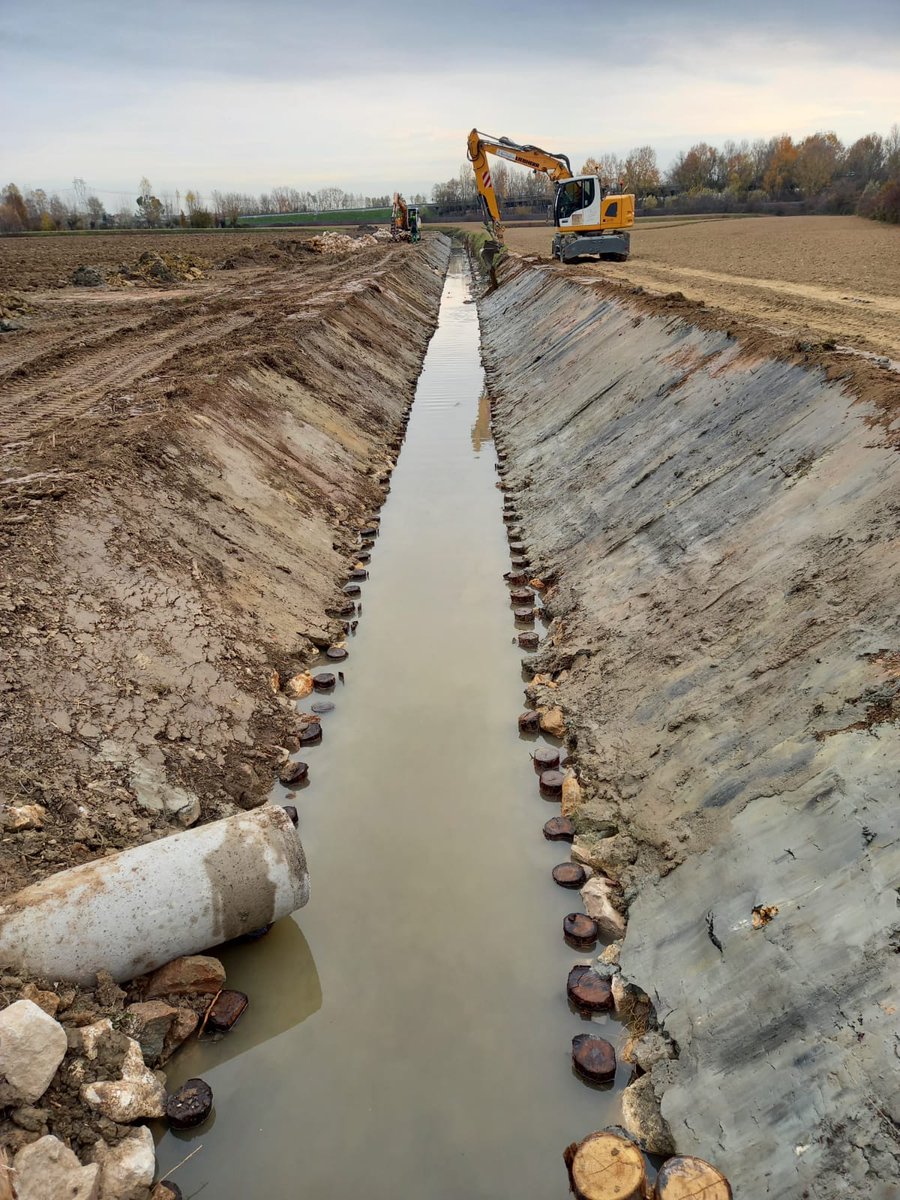 🎯Torna l'appuntamento settimanale con #unafinestrasulconsorzio, ecco gli interventi in corso sul territorio per la manutenzione di impianti e scoli.
Qui siamo nel Comune di Albignasego per il ripristino di sponda dello scolo Mandriola.
👉Scopri di più bit.ly/39yGHcH