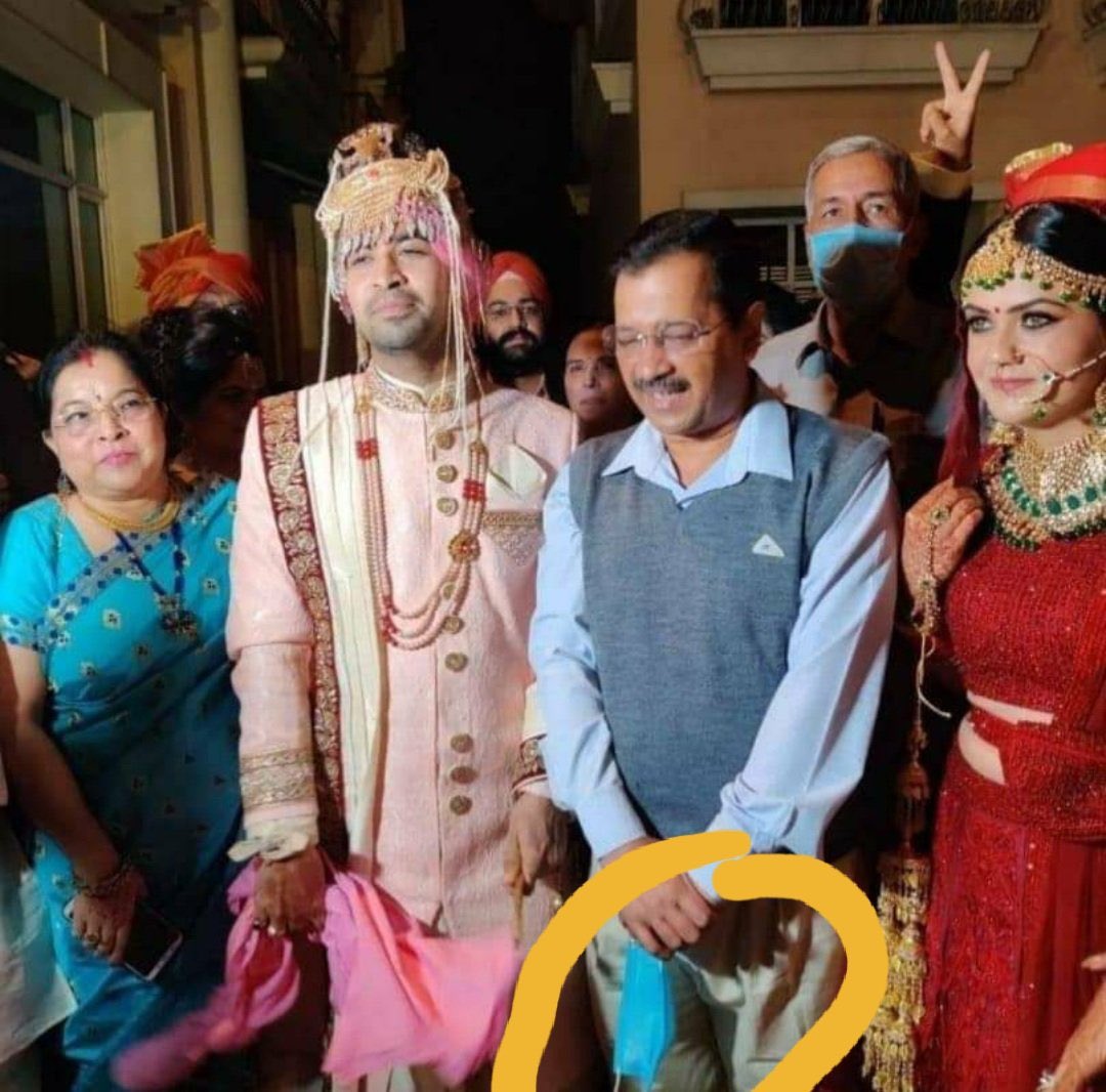 SaffronJay's tweet photo. This is Outrageous & Beyond Shame
Speaks Volume of Why There is Spike
in Daily Nos of Covid Cases in Delhi
How can one Expect Public to Obey the
L&O when Lawmakers Themselves Brazenly & Unrepentantly Flout Them
Is @ArvindKejriwal Above Law of
Land @LtGovDelhi ?
#DelhiCollapsing https://t.co/WhwupfxHn9